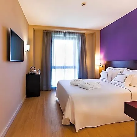 Отель Azz Montalvo 4*
