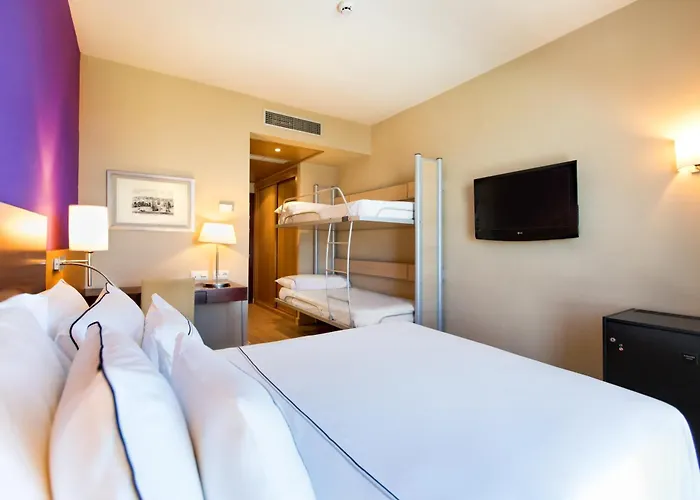 Hotel Azz Montalvo